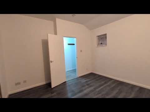 1 Bed Bungalow, Cedar Place, SE7 - Photo 1