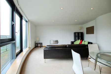2 bedroom flat to rent - Photo 2