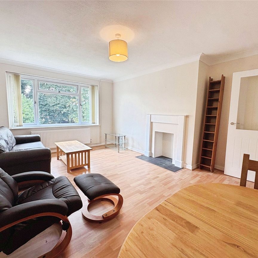 Avondale Avenue, Staines-upon-Thames, Surrey, TW18 2NF - Photo 1