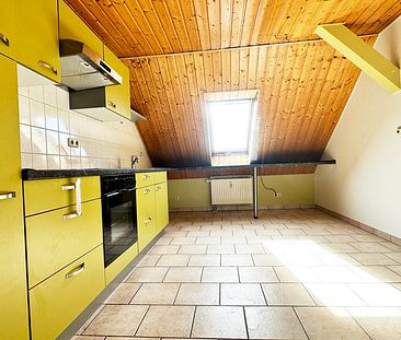 *** Charmante 4-Raum-Dachgeschosswohnung mit Einbauküche im schönen Lichtenau *** - Foto 4