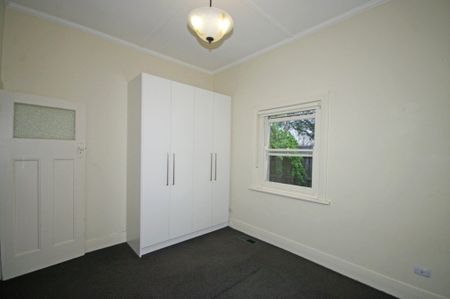 2 Bedroom Home - a Short Stroll to All Centre Road Offers! - Photo 2