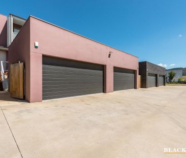 32 Chanter Terrace, Coombs ACT 2611 - Townhouse For Rent | Domain - Photo 5