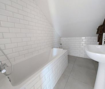 Location Appartement 3 pièces 43m² CAUDEBEC LES ELBEUF 76320 - Photo 2