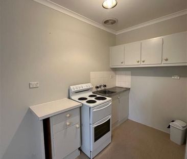 2/4 Bowers Place, Queanbeyan - Photo 2