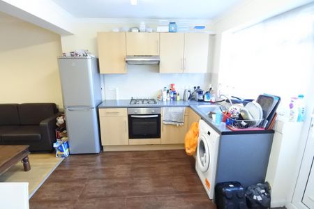 1 bedroom in a house share to rent - Photo 5