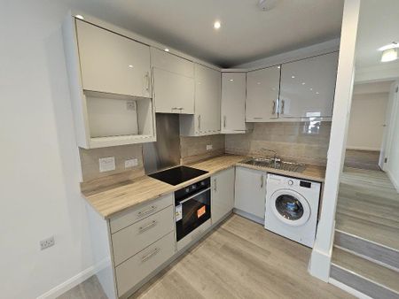 1 bedroom semi-detached house to rent - Photo 2