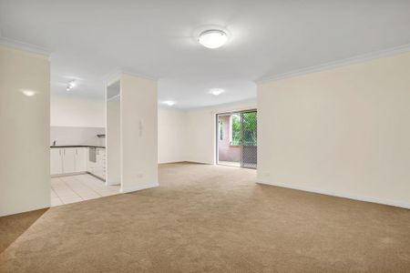 Charming Apartment Overlooking Cooks River - Photo 3