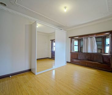 Spacious 3-Bedroom Home with Yard & Parking - Photo 4