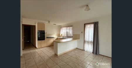 THREE BEDROOM HOME IN PRIME LOCATION. - Photo 3