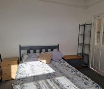 4 bedroom terraced house to rent - Photo 6