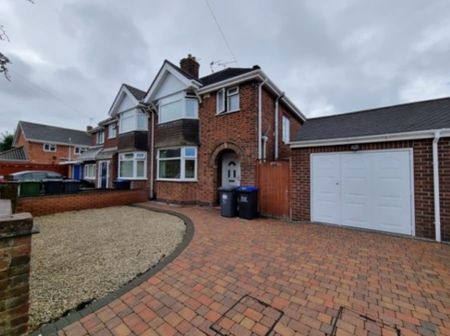 5 bedroom semi-detached house to rent - Photo 2