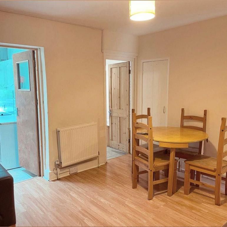 1 bedroom in a house share to rent - Photo 1