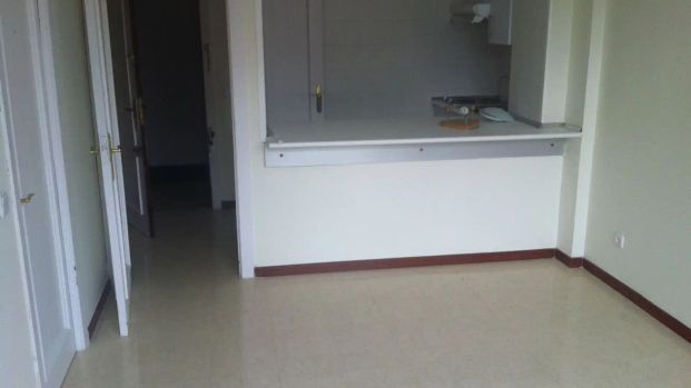 Piso de alquiler en Valdezarza - Foto 1