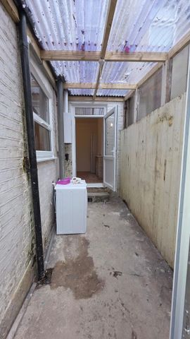 3 bedroom terraced house to rent - Photo 2