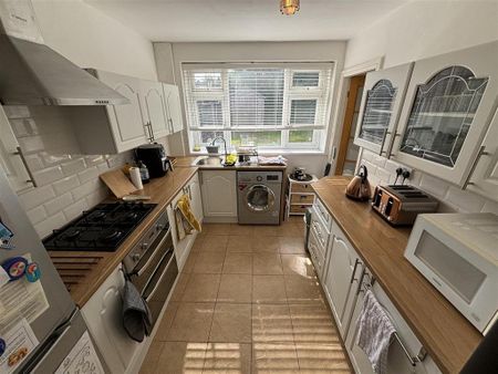 3 bedroom semi-detached house to rent - Photo 3