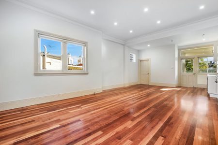 Modern and Stylish Home in Vibrant Marrickville - A Cozy Living Space Awaits! - Photo 4