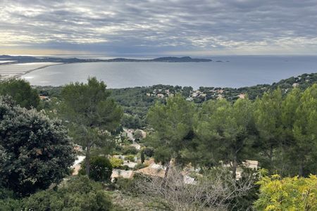 HYERES- APPARTEMENT T2 EN SOUPLEX - AU CALME - TERRASSE- ST - Photo 2