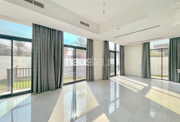 SingleRow | 4 Bed Large | Swimming Pool - Photo 1