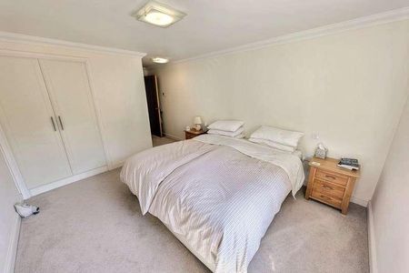 Bournemouth, BH1 - Photo 4