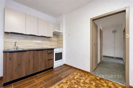 Dlouhodobý pronájem bytu 2+kk s lodžií o 42 m - Photo 4
