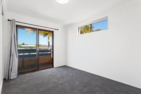 “Newly Renovated Beachside Beauty” - Photo 5