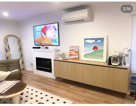 Modern 3 Bedroom Home - Photo 4