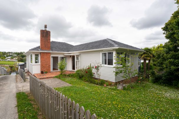 12 Norman Rd, Titirangi - Photo 1