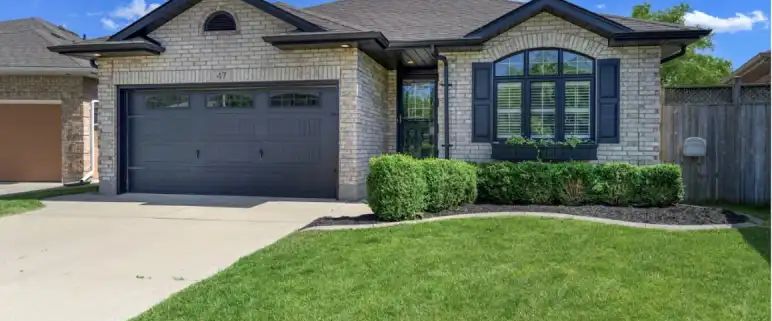 Beautiful Detached Home with Legal Suite – Whole House or Individual Units | 47 Brook View Court, Sarnia - Photo 1
