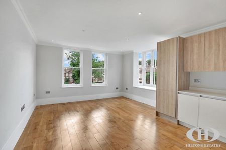 Castlebar Road, London - Photo 2