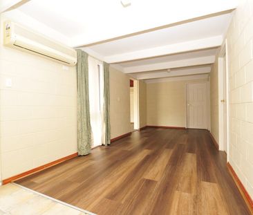 Location - Location - Three Bedroom House! - Photo 5