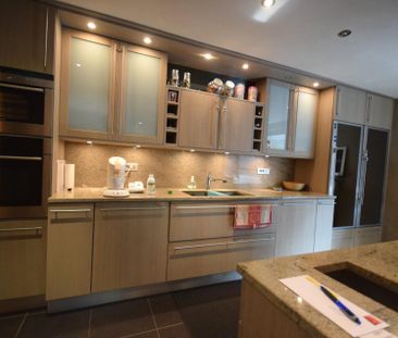 WONING MET ZONNIGE STADSTUIN - Foto 1