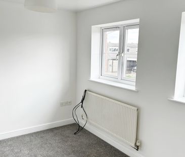 Queens Ave, Glazebury - Photo 2