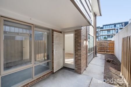 1 BEDROOM APARTMENT IN PRIME LOCATION. - Photo 2