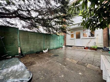 Atkinson Road, London, E16 - Photo 3