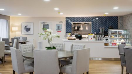 2 bedroom retirement property to rent - Photo 5