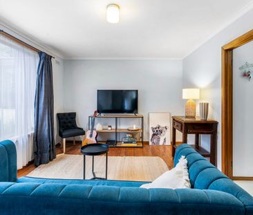 Tidy Two Bedroom Unit in a quiet complex - Photo 1