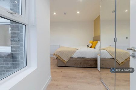 1 bedroom in a house share to rent - Photo 3