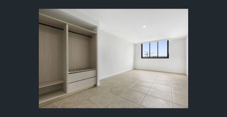 Now Leasing – Studio Apartment in Prime Southport Location - Photo 4