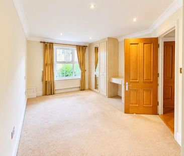 A charming 2 bedroom apartment available to let, in the heart of Sunningdale. - Photo 2