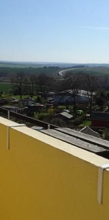 Vierraumwohnung mit Balkon und Blick ins Grüne - Foto 1