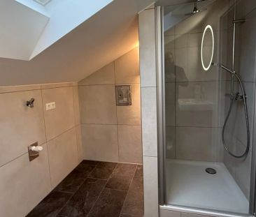 Dachgeschosswohnung frisch saniert und renoviert inkl. neue Einbauk... - Photo 6