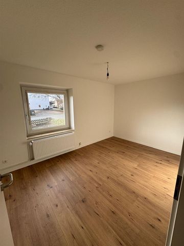 Erstbezug nach vollständiger Renovierung, moderne und bezugsfertige Wohnung - Photo 3