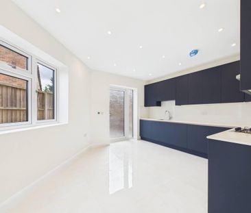 2 bedroom end of terrace house to rent - Photo 5