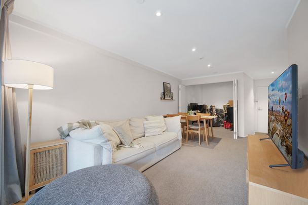 Sunny 1-Bedroom + Study Apartment with Car Park & Facilities - Photo 1