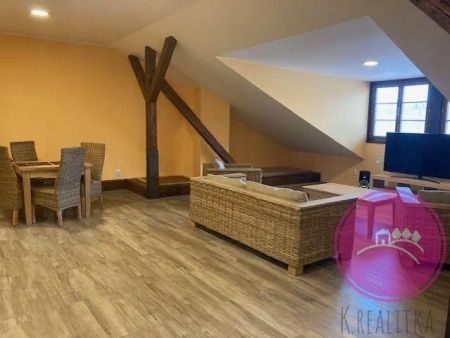 Krátkodobý pronájem podkrovního bytu 2+kk přímo v centru města Šternberk - Fotografie 4