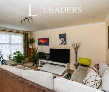 3 bedroom house to rent The Martells, Barton on Sea, New Milton, BH25 - Photo 1