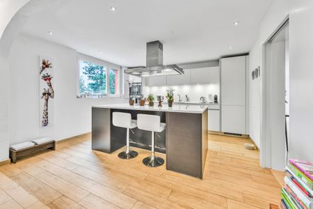Grosszügige und exklusive 6.5-Zimmer-Attikawohnung mit Weitsicht, zwei Balkonen und optionaler Gewerbefläche in Rümlang - Photo 4