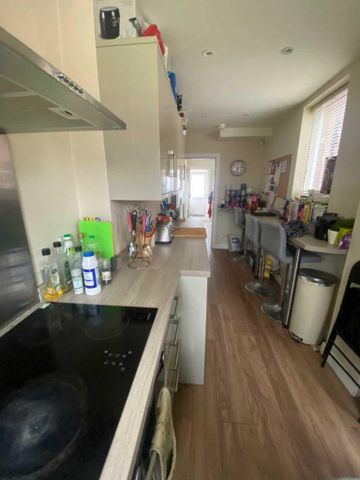 3 bedroom semi-detached house to rent - Photo 4