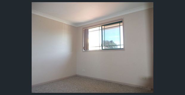 Spacious & Well-Kept Double Storey Townhouse in Prime Blacktown Location - Photo 1