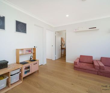 Beautifully Renovated Family Home in a Prime Location - Photo 4